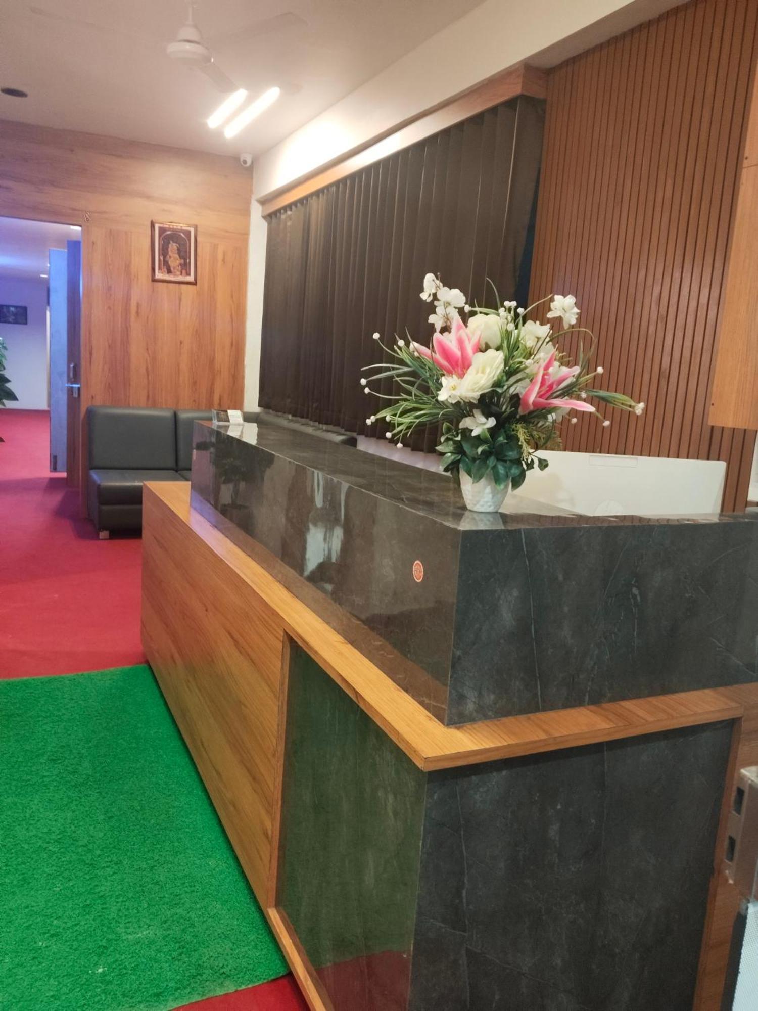 Hotel Royal Relax Gandhinagar Eksteriør billede