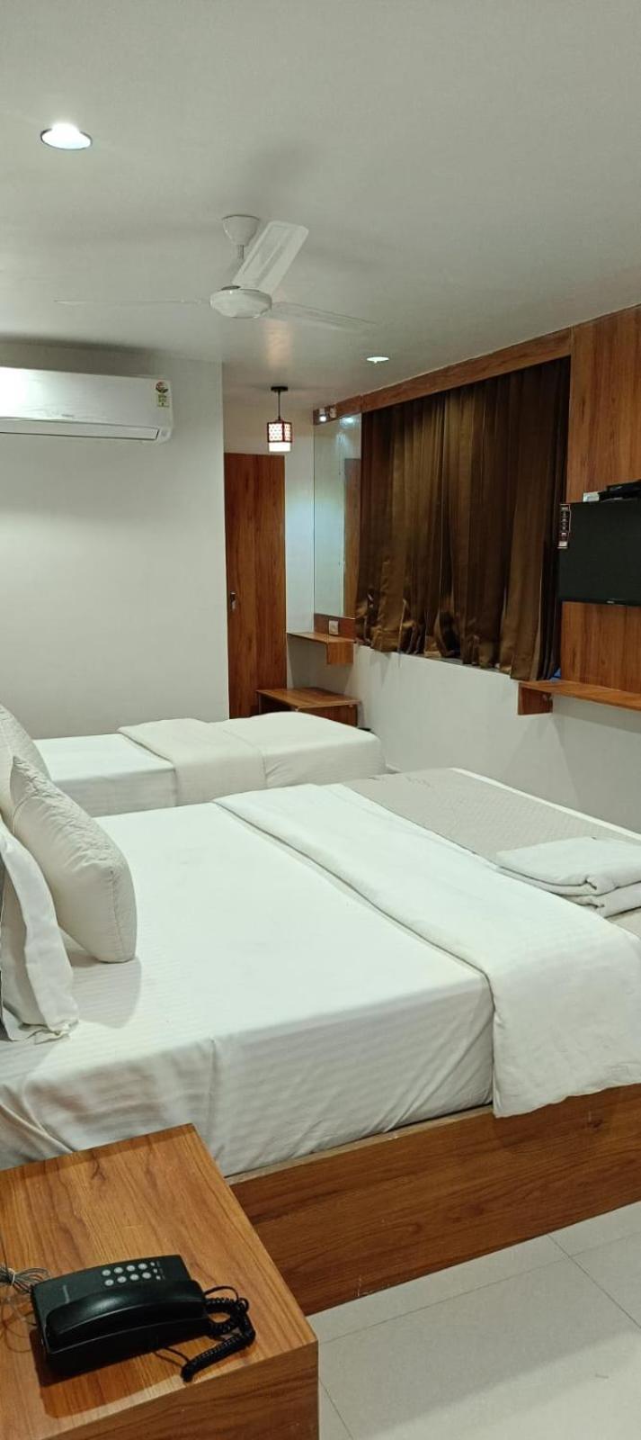Hotel Royal Relax Gandhinagar Eksteriør billede